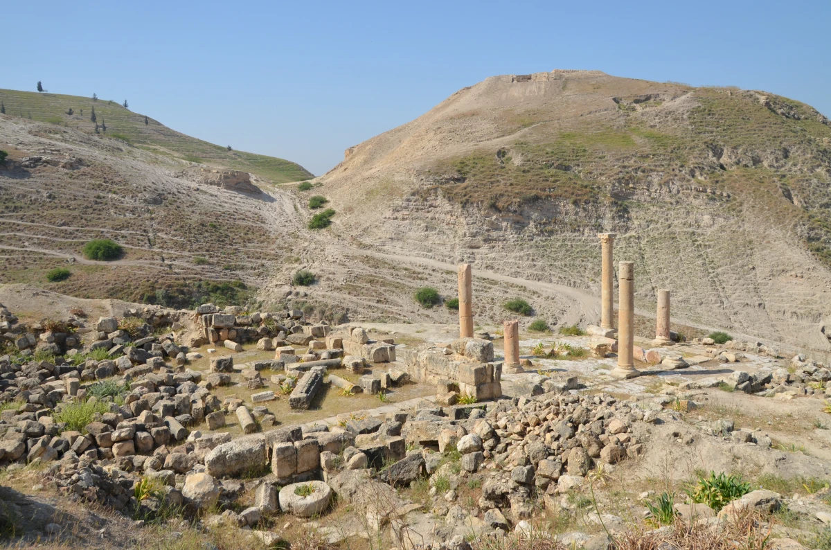 Pella vs. Jerash: Archaeological Comparison